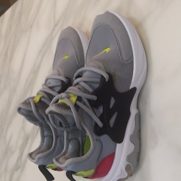 Nike React Presto Wolfe grey black pink wolf volt youth size 4 - Picture 4 of 11